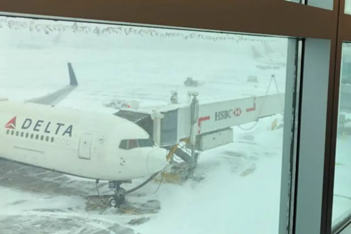 Tormenta invernal azota Nueva York miles de vuelos cancelados tras Navidad, 