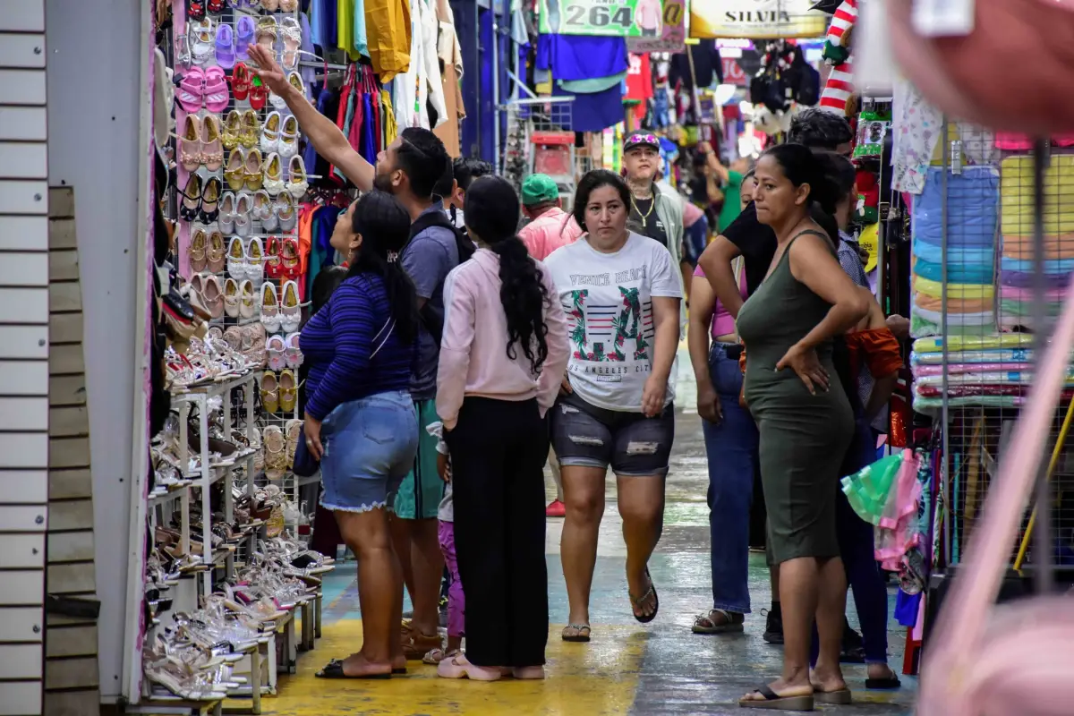 Muchas personas acudieron a comprar las primeras horas de la mañana de este 24 de diciembre.