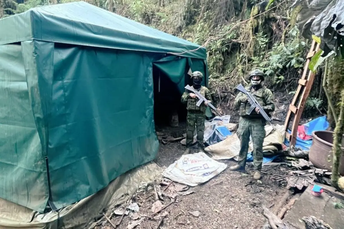 El campamento fue destruido tras la operación ejecutada por los militares. (Foto Ejército de Ecuador)