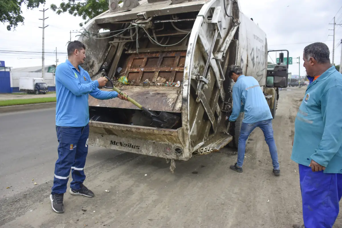 El municipio mantiene pendiente la adquisición de nuevos recolectores de basura para fortalecer el servicio en el cantón. Foto: El Diario.