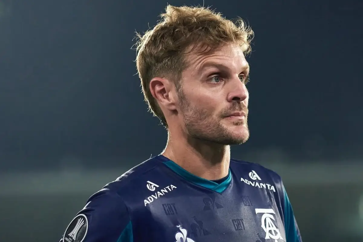 Javier Burrai acuerda continuar en el fútbol argentino con Sarmiento de Junín.