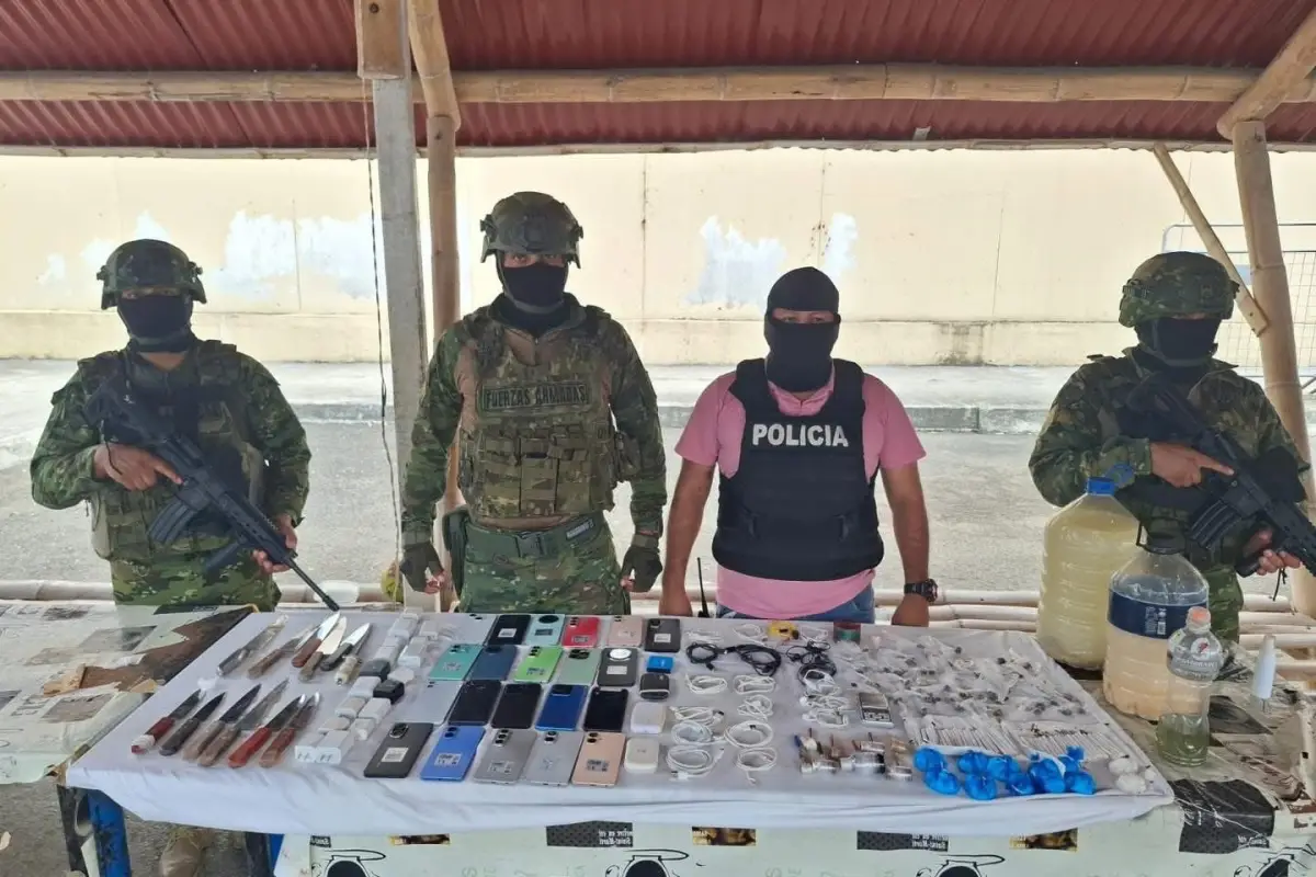 Ejército Ecuatoriano decomisa objetos prohibidos en centro penitenciario de El Rodeo, en Portoviejo, Manabí, 