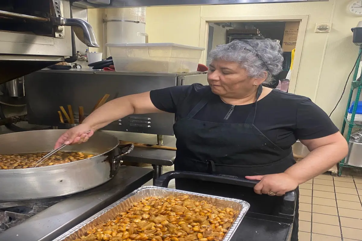 La comida ecuatoriana en Tampa no solo se sirve en la mesa: también se encuentra en
estantes, mercados y pequeños locales donde los sabores del país siguen vivos.