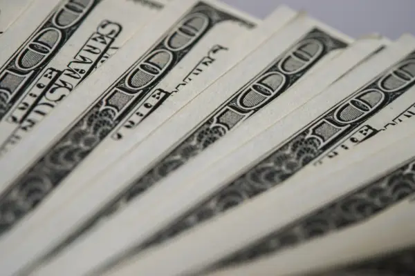 Ecuador consolida su respaldo financiero externo con un crédito estratégico del FLAR. Foto: Freepik.