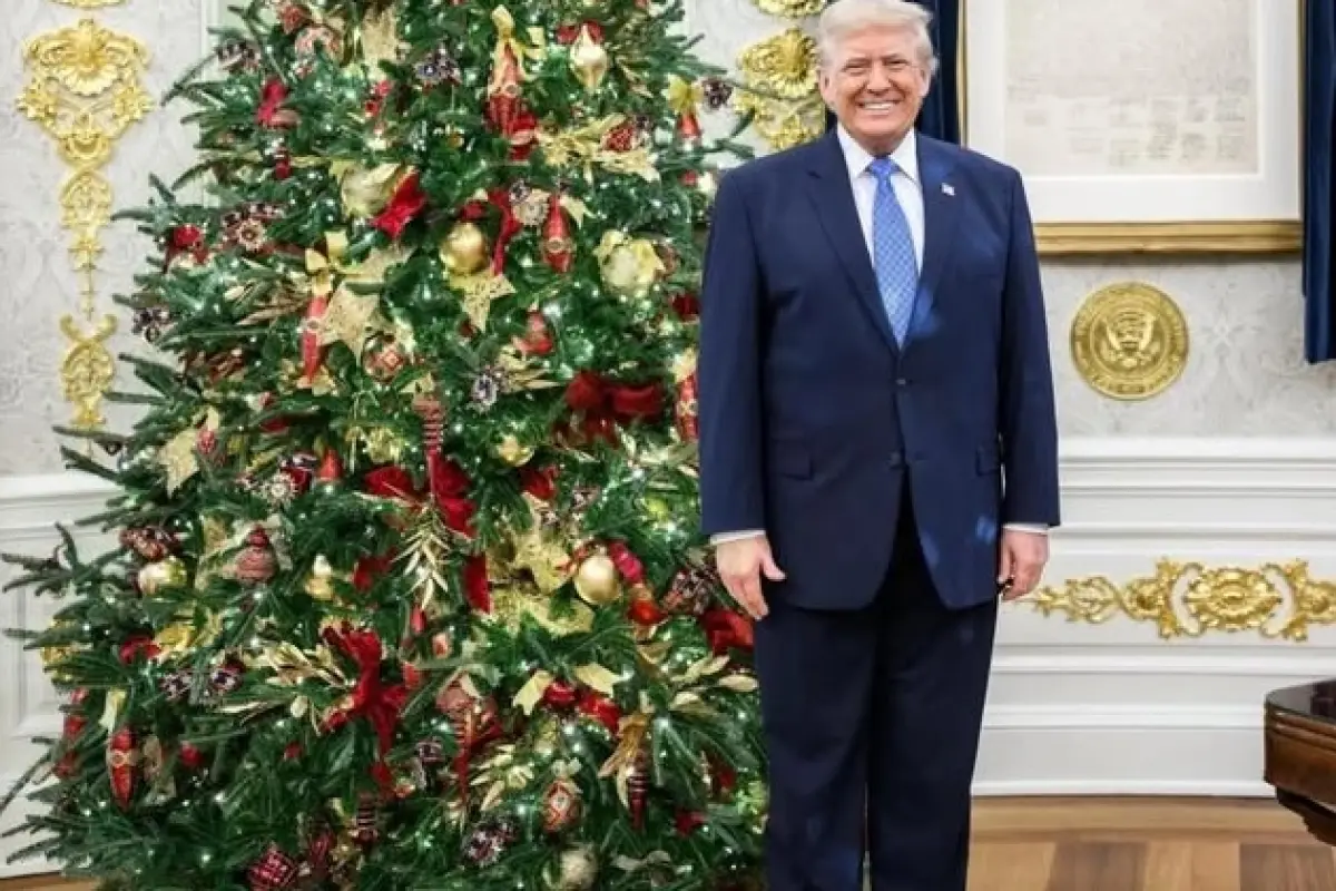 Donald Trump, presidente de Estados Unidos se mostró efusivo durante la celebración de la Navidad.