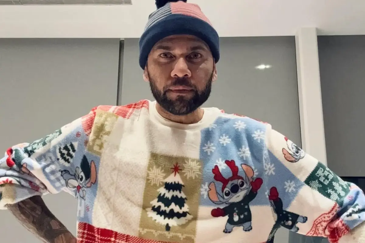 Dani Alves negocia compra del club portugués São João  de Ver.