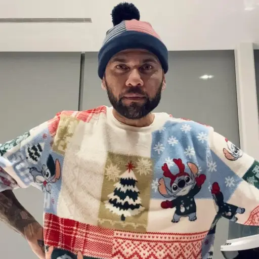 Dani Alves negocia compra del club portugués São João  de Ver para incorporarse como jugador