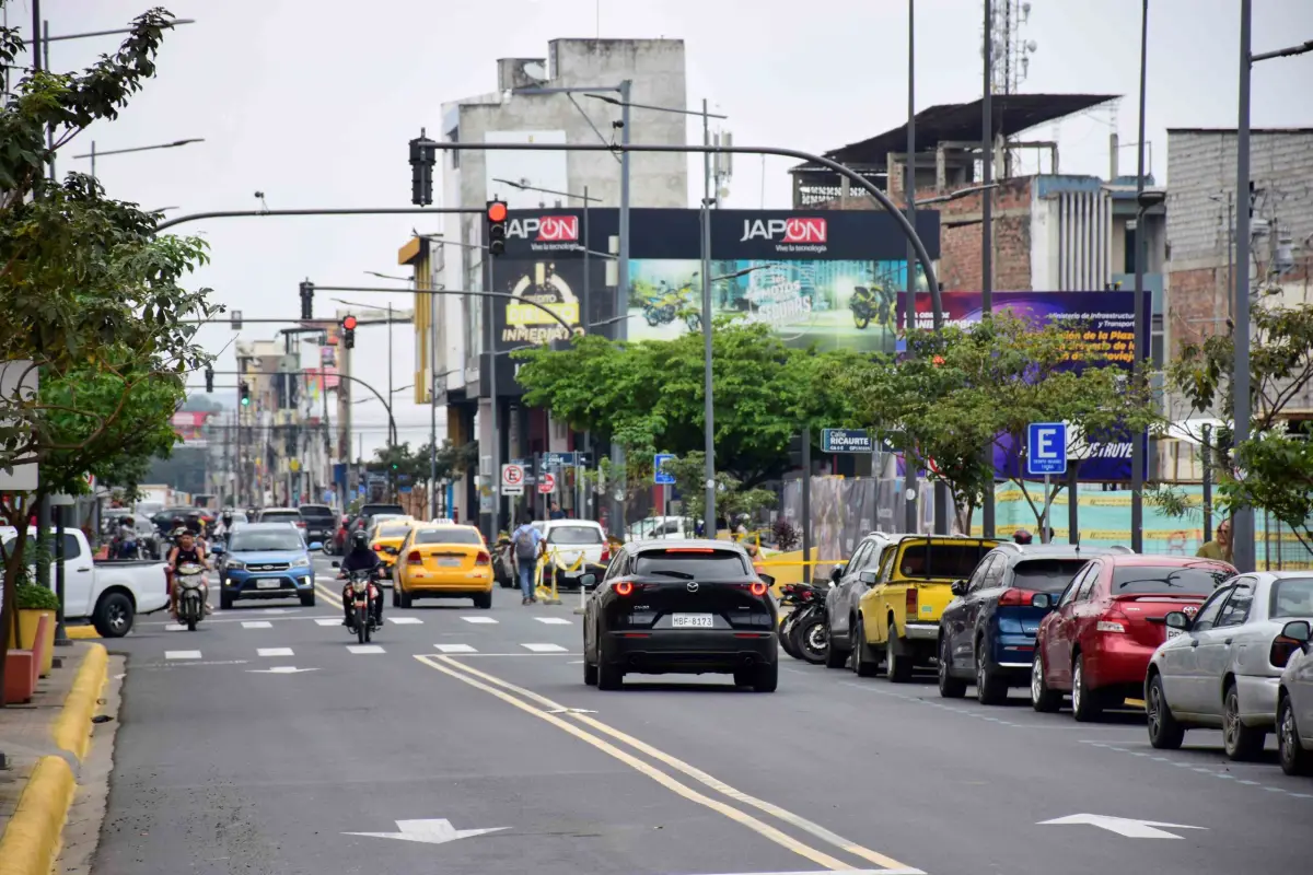 En la calle Pedro Gual se instalaron cámaras de tráfico que controlan los tiempos semafóricos.