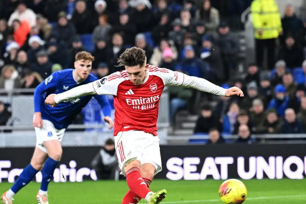 Arsenal  vence a Everton con gol de Viktor Gyökeres.