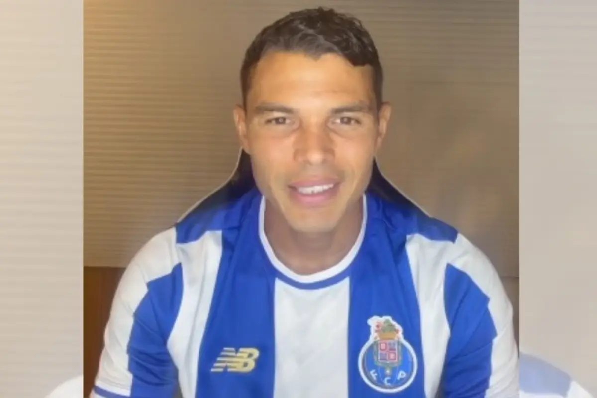 El brasileño Thiago Silva firma con el Porto  de Portugal.