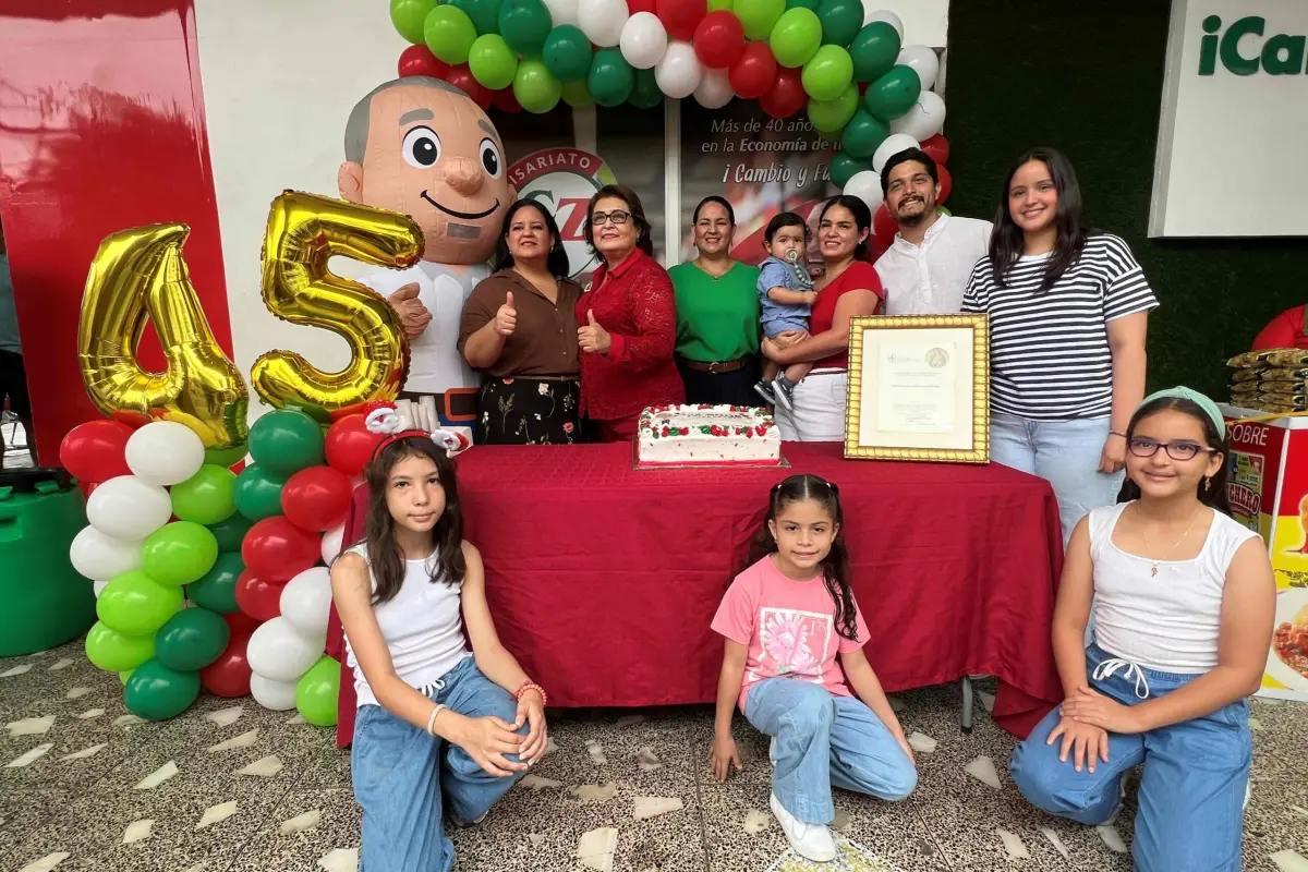 Representantes del Comisariato Gonzalo Zambrano, conmemoraron los 45 años.