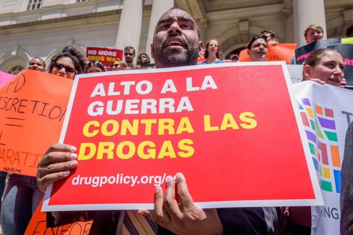 Activistas y organizaciones comunitarias de Nueva York (Estados Unidos) instan a las autoridades a eliminar por completo las detenciones relacionadas con la marihuana, señalando que estas prácticas reproducen un marcado sesgo racista.