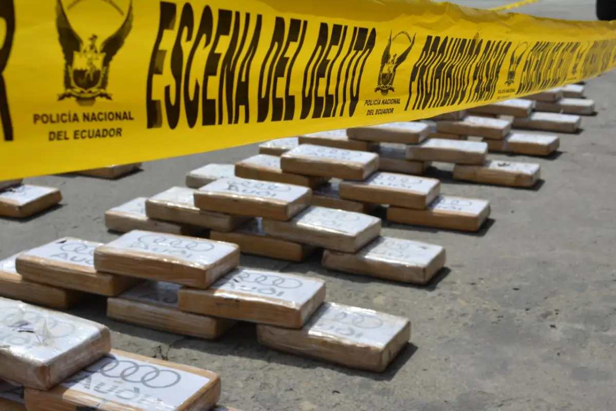 Policía Nacional de Ecuador incauta 1,6 toneladas de cocaína en puerto de Posorja, 