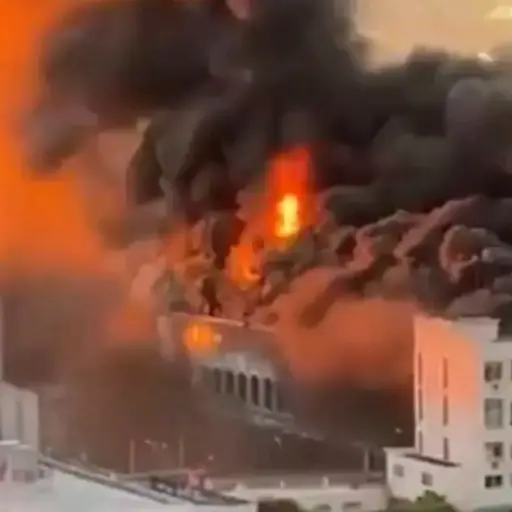 Voraz incendio devastó gran parte del histórico colegio Marista en el sur de Brasil