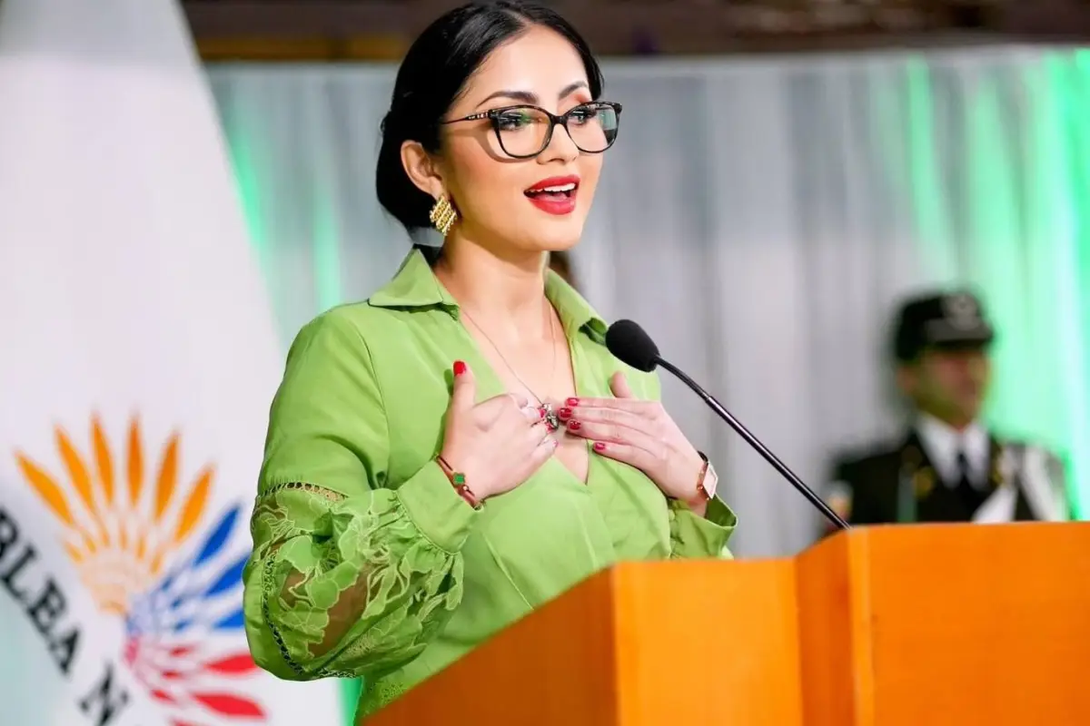 Viviana Veloz, asambleísta de la Revolución Ciudadana. , @VivianaVelozEc. 