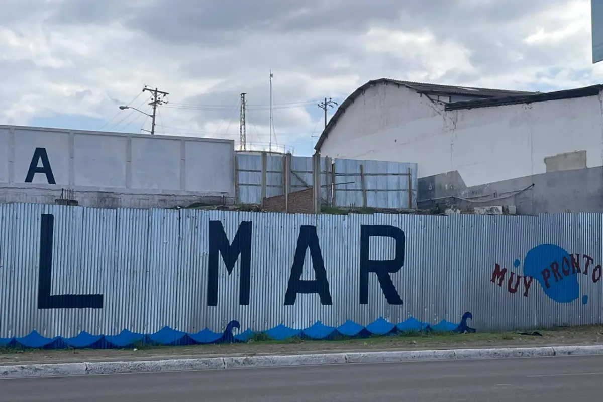 Las dos calles adyacentes al lote subastado en Los Esteros ha motivado reclamos., El Diario