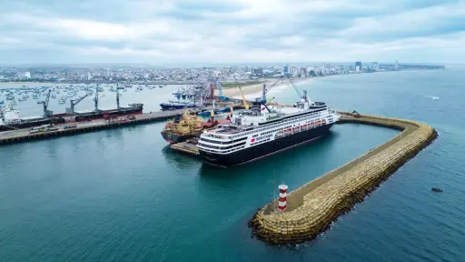 Adriana García analiza la fiscalización del puerto de Manta y la urgencia de reactivar exportaciones provinciales
