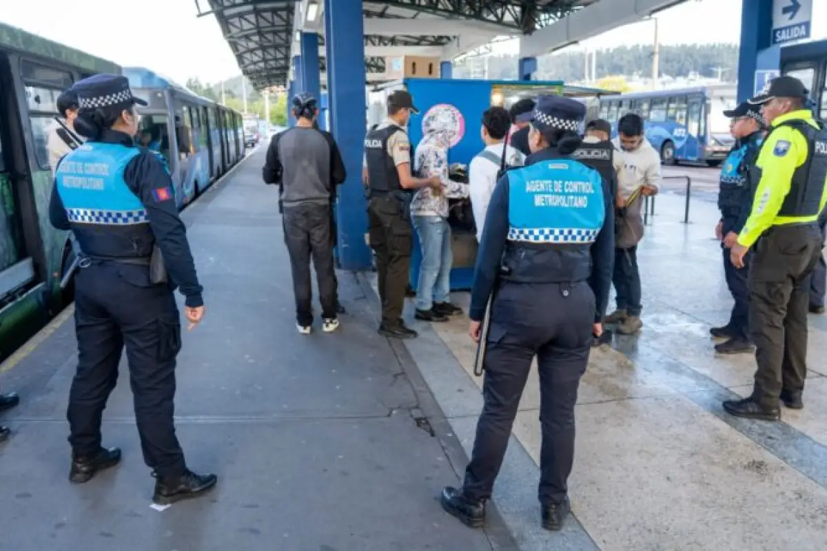 Uno de los controles en el transporte público.