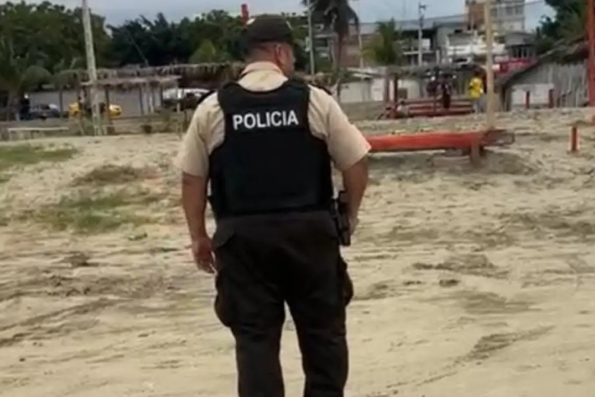 Tragedia en Playita Mía Muere una de las víctimas tras el violento atentado en Manta., 