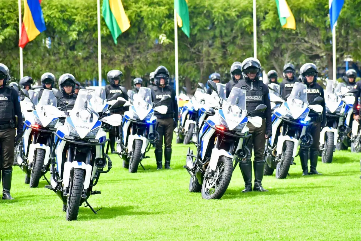 Cientos de motocicletas constan entre el equipamiento entregado a la Policía Nacional., 