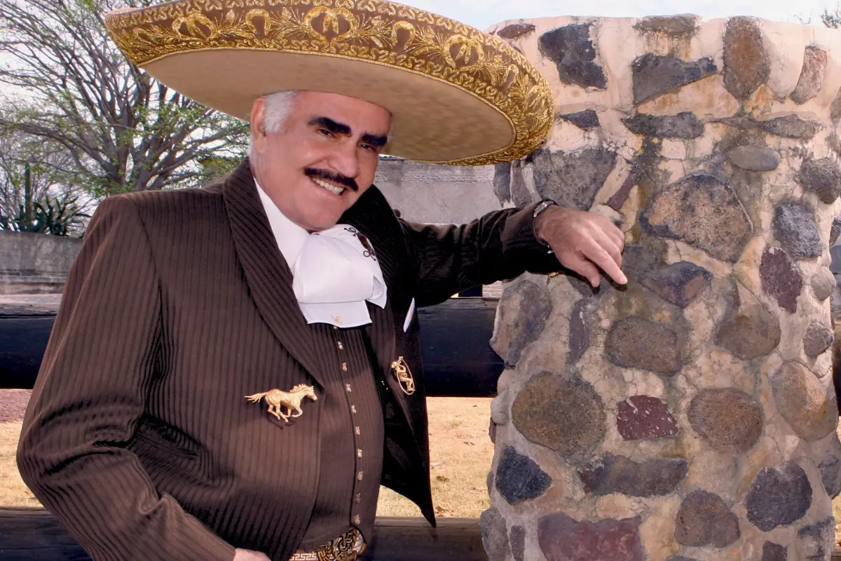 Vicente Fernández será homenajeado con un álbum póstumo que reúne a grandes figuras del regional mexicano y nuevas voces del género.