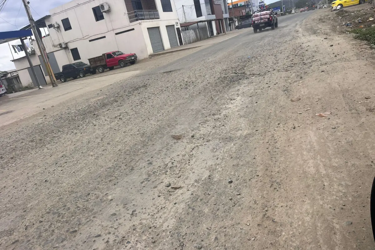 La vía que atraviesa los tres Bajos se está deteriorando, por lo que se solicita la intervención de la Prefectura.