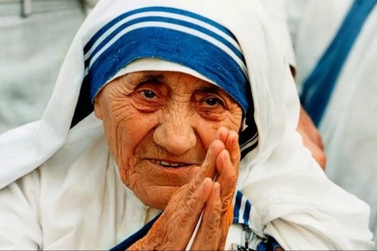 La Madre Teresa de Calcuta (1910-1997), nacida como Agnes Gonxha Bojaxhiu, fue una monja católica de origen albanés y nacionalizada india.