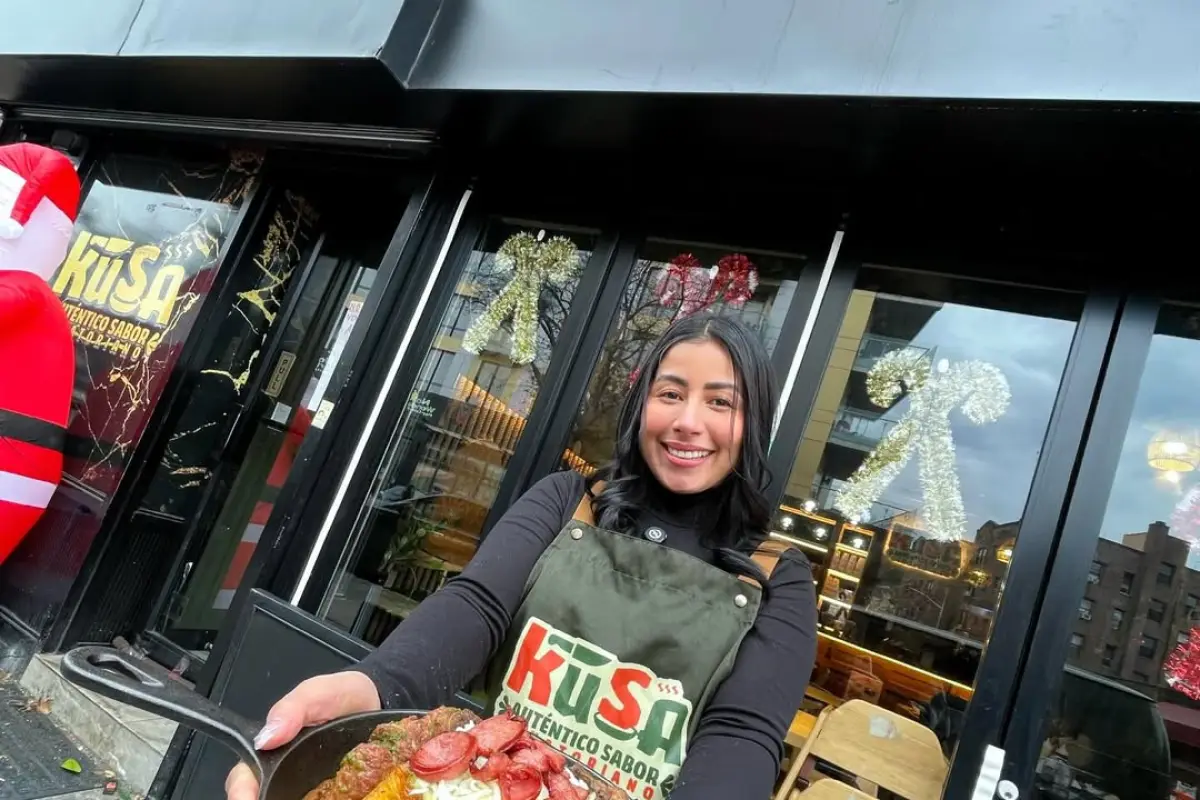 Mayra Arízaga en el restaurante que reúne a la comunidad ecuatoriana en Jackson Heights, Queens.