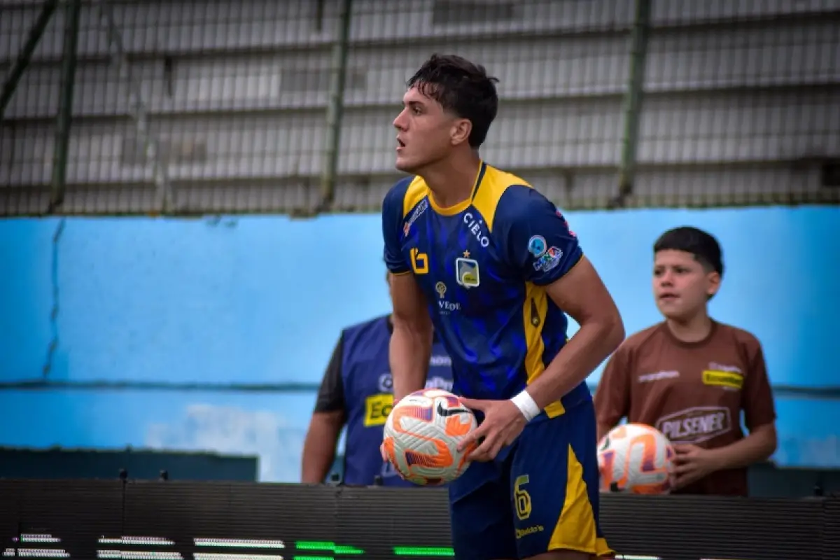 l defensa central, Mateo Burdisso seguirá en Delfín.