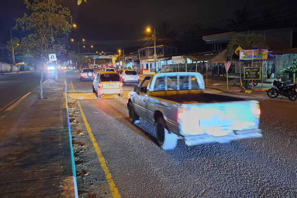 Flujo vehicular constante marca el regreso de ciudadanos desde Crucita a sus hogares
