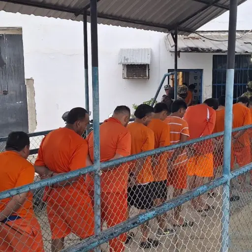 Trasladan a 417 reclusos desde la cárcel de Jipijapa a Bahía y Portoviejo