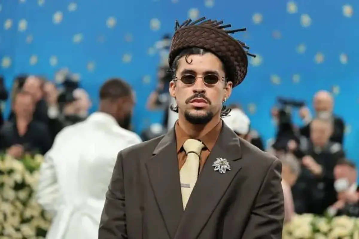 Bad Bunny y su sello discográfico enfrentan una nueva acción legal en Puerto Rico por presunto uso no autorizado de una grabación de voz en canciones y conciertos.