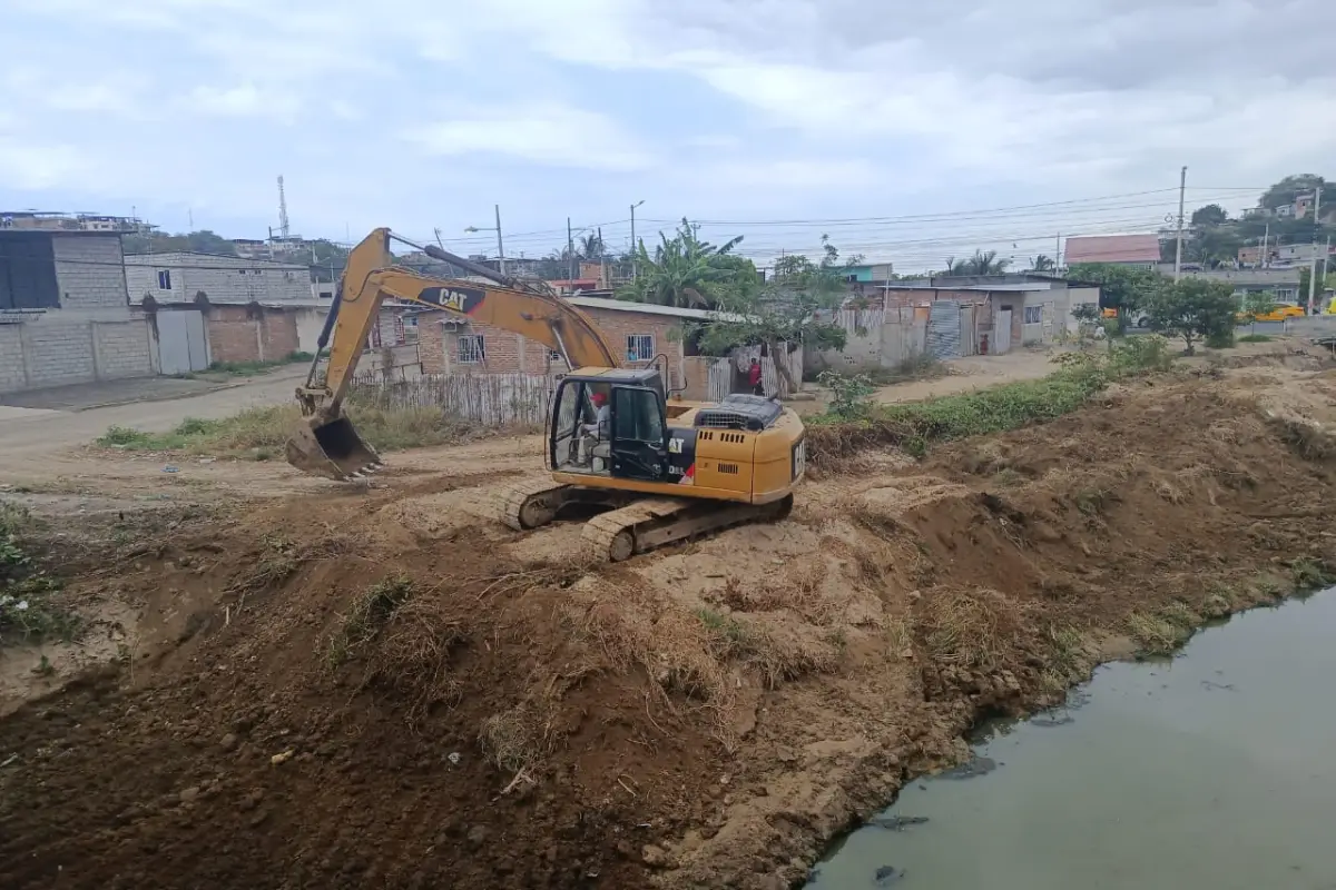 Aguas de Manta ha extraído 38.000 metros cúbicos de lodo del Río Manta y otros cauces, previo al invierno.