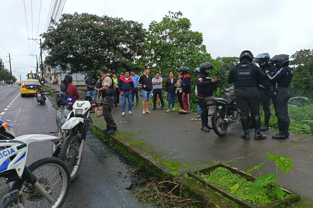 Santo Domingo un conductor embiste a moto de asaltantes y evita un robo a plena luz del día, 