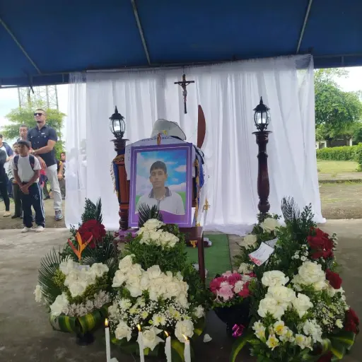 Luto en unidad educativa de El Carmen por fallecimiento de estudiante de 16 años