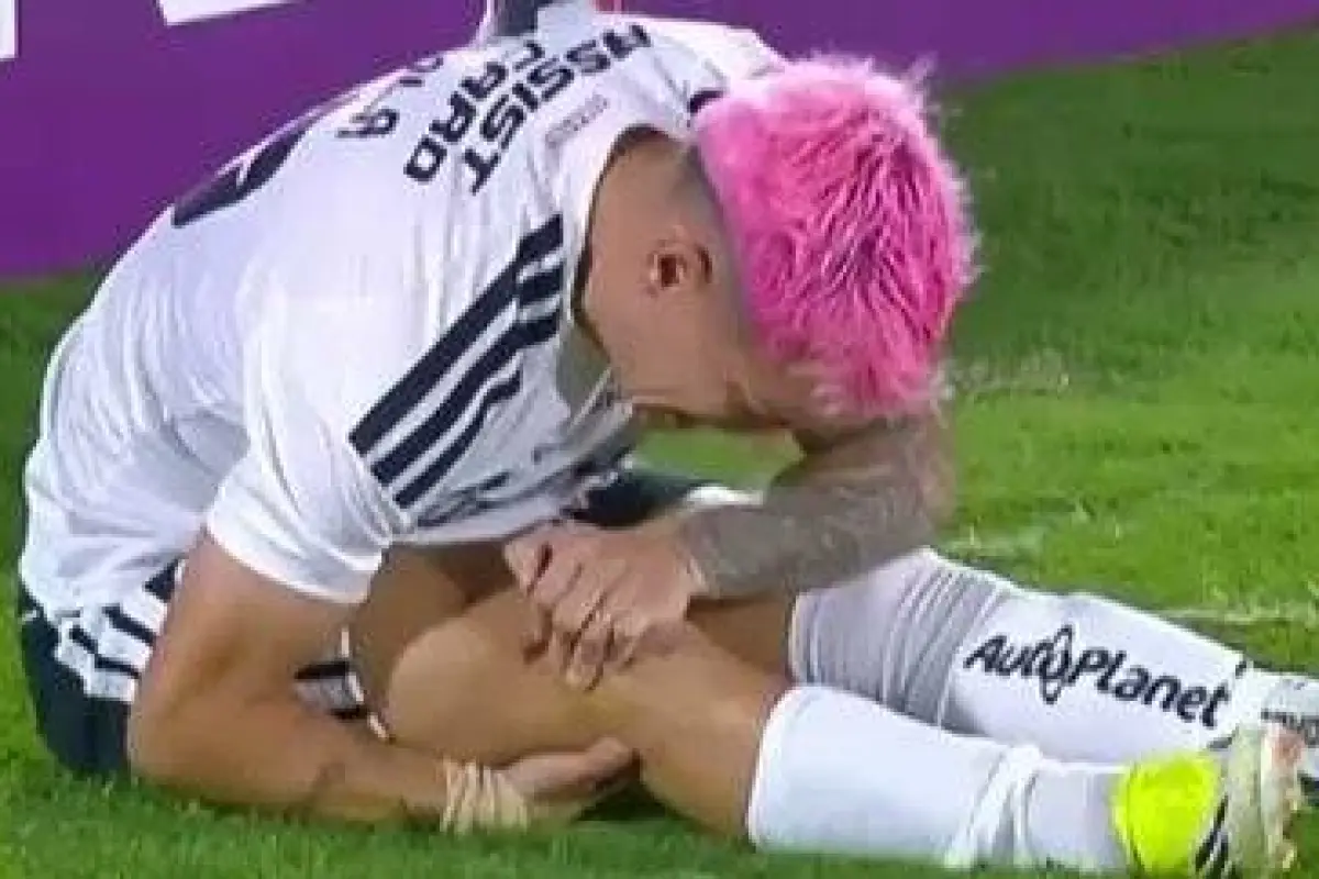 Cristian Zavala sufrió una fractura en la rótula de su rodilla derecha.