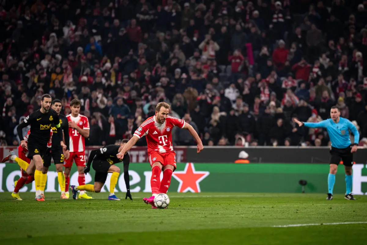 Harry Kane marcó los dos goles de Bayern Múnich.
