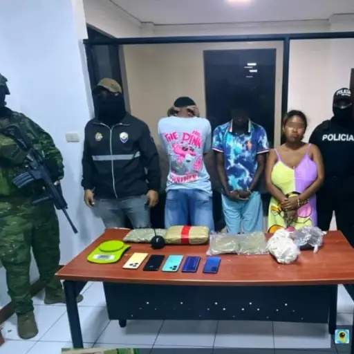 Quinindé: Ejército aprehende a tres personas y decomisa drogas y explosivos