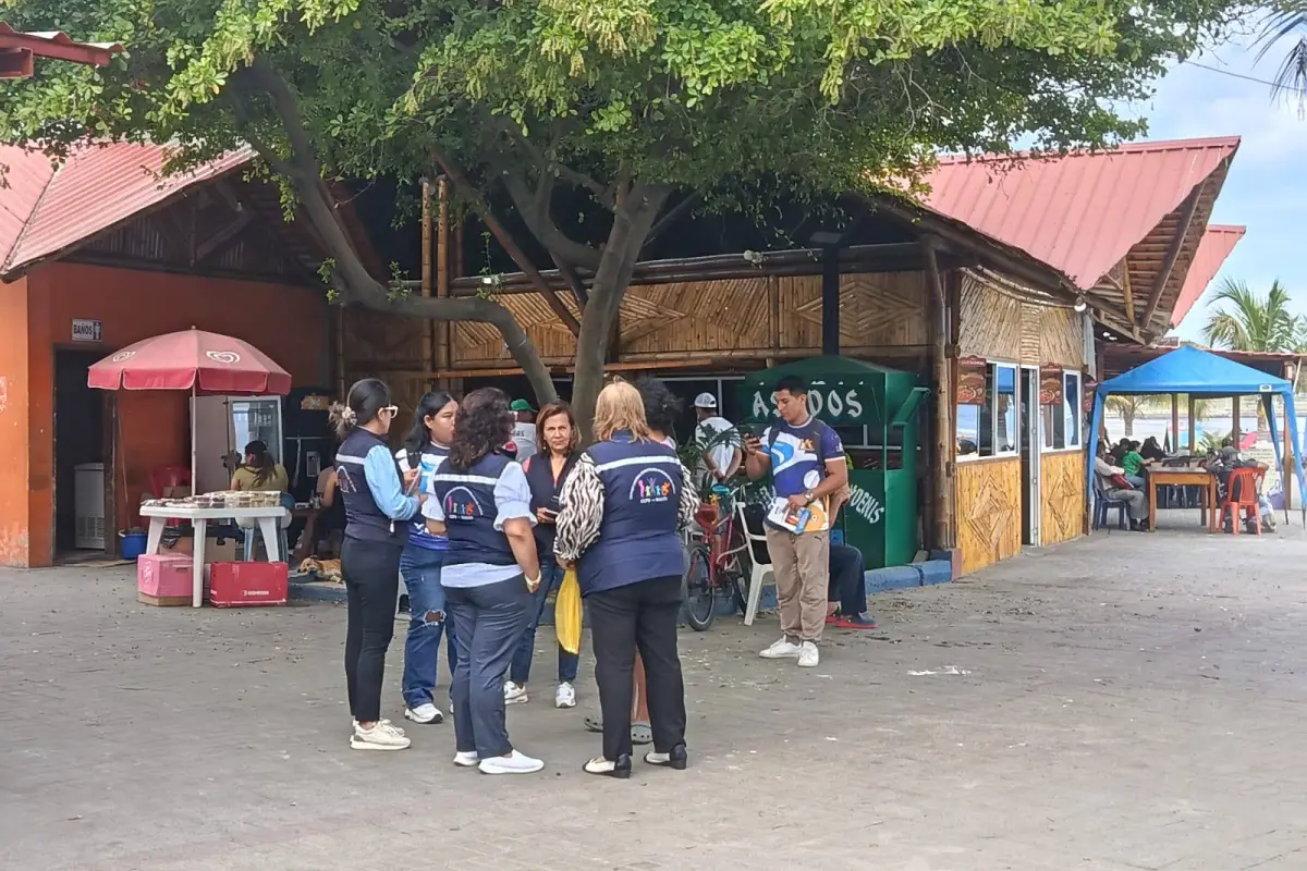 Trabajo realizado en Playita Mía, de Tarqui., El Diario