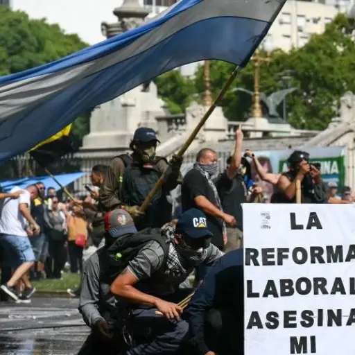 Los sindicatos argentinos convocan un paro nacional de 24 horas contra la reforma laboral de Milei