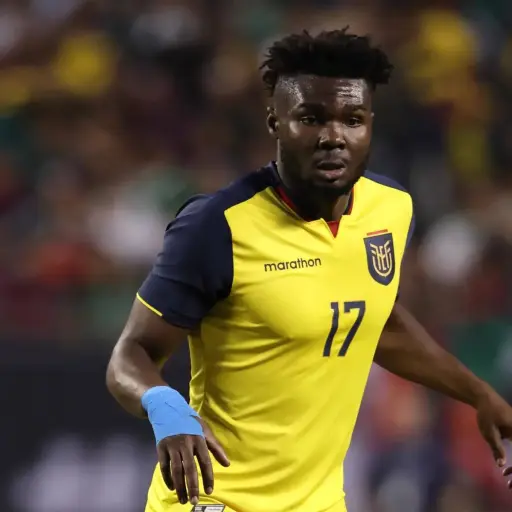 Jordy Caicedo vuelve al radar de la selección de Ecuador tras su inicio goleador en Argentina