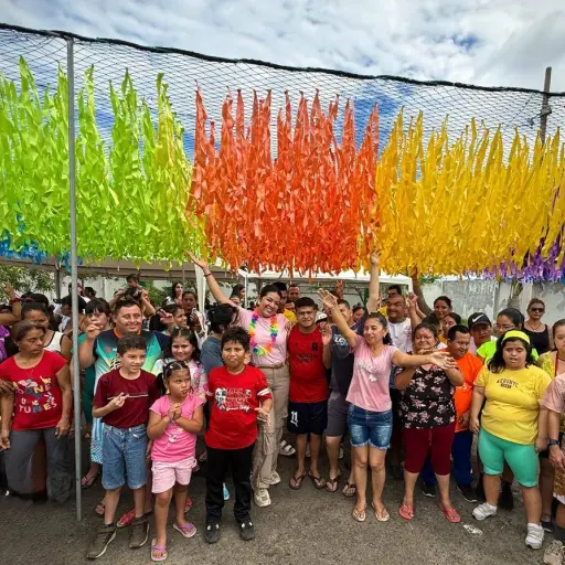 Una mañana de alegría que transformó el Carnaval de decenas de niños en Manta