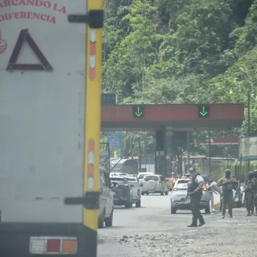 Cerca de 40.000 vehículos colapsaron la vía Alóag–Santo Domingo durante el feriado de Carnaval 