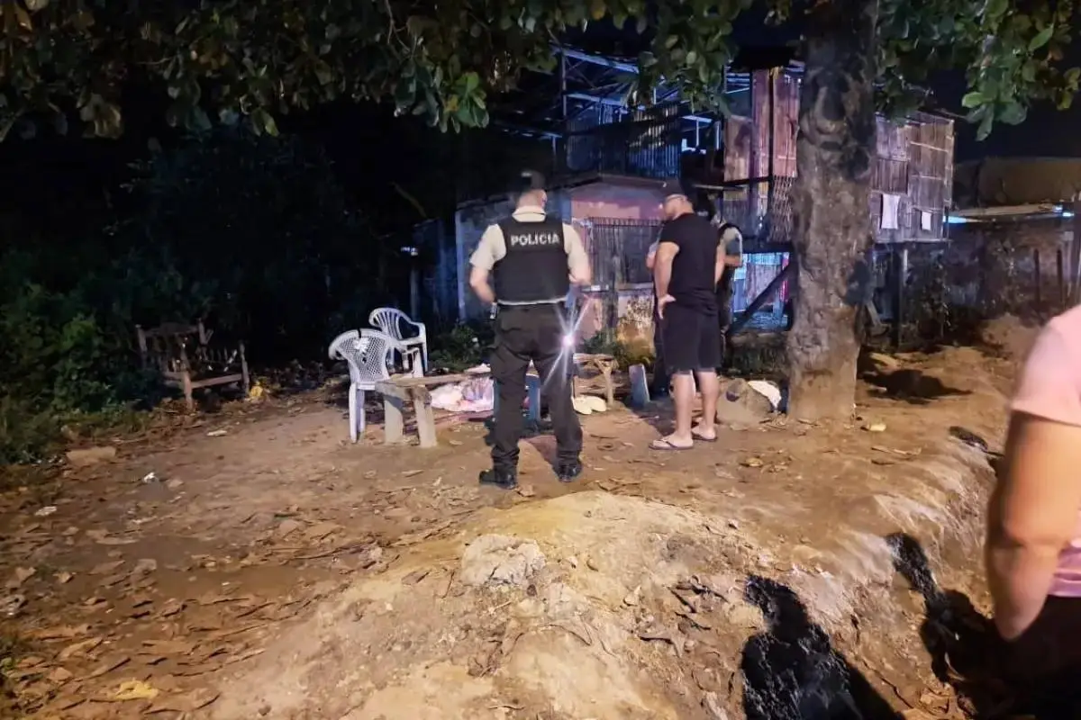 El atentado inicial se dio contra un grupo de amigos que consumía alcohol.