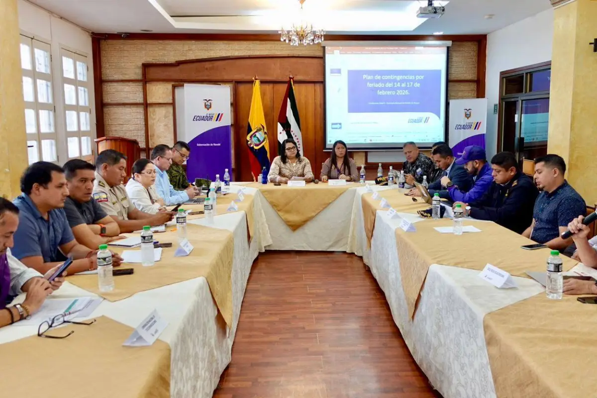La gobernadora de Manabí, Aurora Valle, se reunió este miércoles con autoridades provinciales para coordinar el plan de seguridad que se aplicará durante el feriado de Carnaval., Gobernación de Manabí.