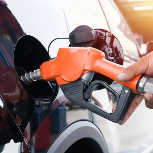 Sube el precio de las gasolinas eco y extra mientras que el diesel baja un centavo en Ecuador