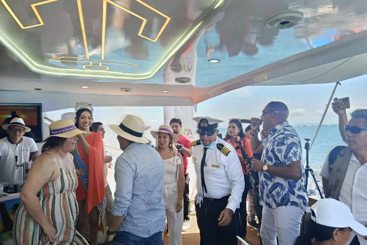 Luego de la rueda de prensa sobre la agenda de Carnaval 2026 en Manta, hubo música y un paseo náutico frente a la costa de Manta. , El Diario