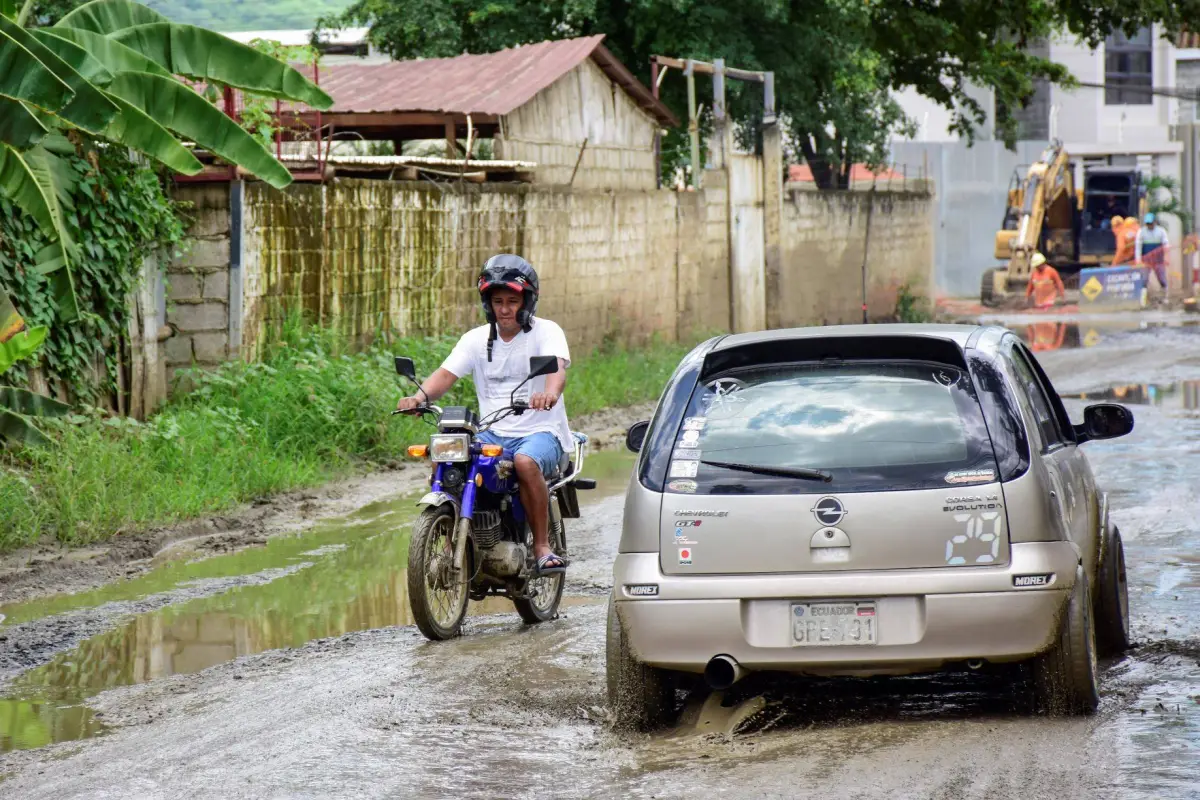 Varias calles del sector El Negrital, han quedado llenas de agua y lodo., El Diario