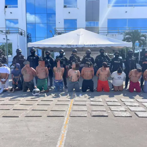 Detienen a diez personas en operativos contra el tráfico de drogas en Manta, Montecristi y Paján
