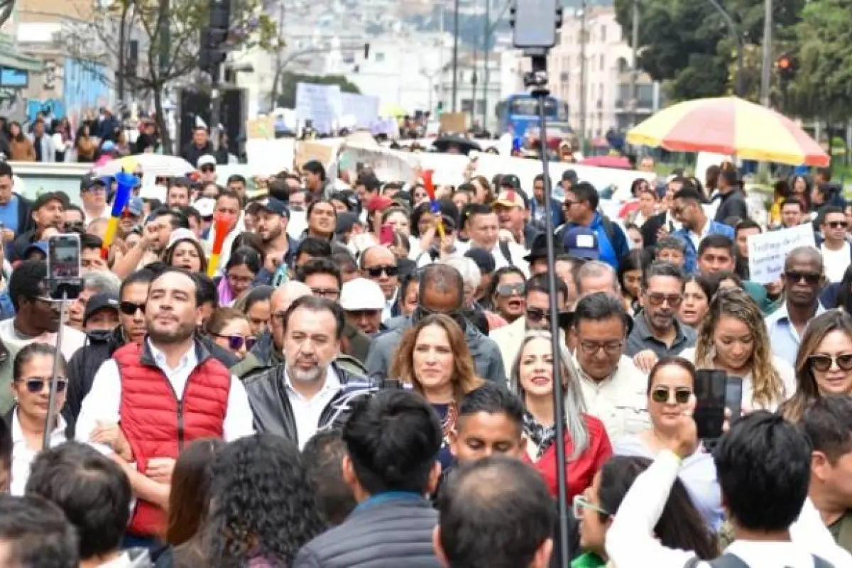 Autoridades de varios cantones y provincias marcharon en Quito